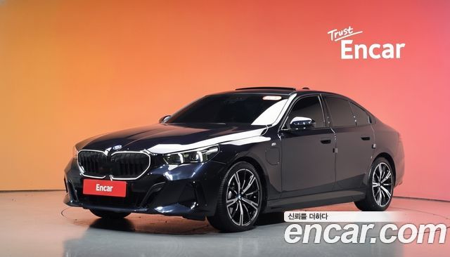 BMW 5 Series (G60) 530e M Sport 2025 — фото 1