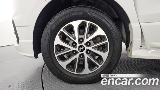 Hyundai Grand Starex 4WD Limousine 2019 — фото 5
