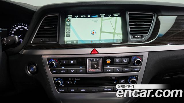 Genesis G80 3.3 GDI AWD Premium Luxury 2017 — фото 16