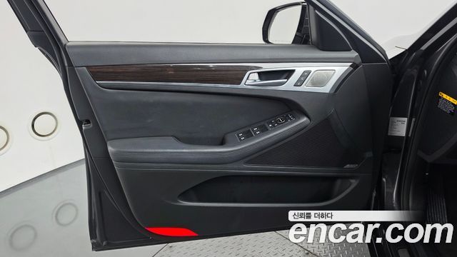 Genesis G80 3.3 GDI AWD Premium Luxury 2017 — фото 30