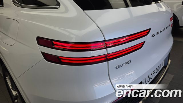 Genesis GV70 2.2 Diesel 2WD 2024 — фото 23