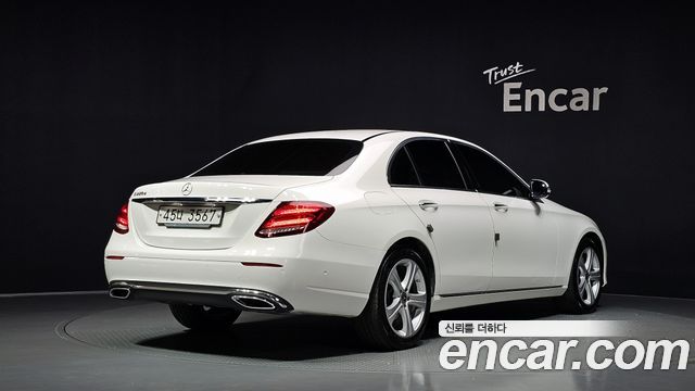 Mercedes-Benz E-Class (W213) E220d Avantgarde 2018 — фото 2