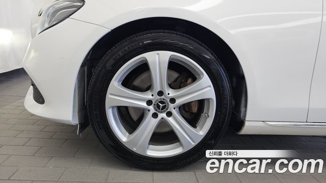 Mercedes-Benz E-Class (W213) E220d Avantgarde 2018 — фото 5