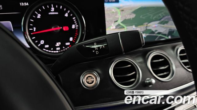 Mercedes-Benz E-Class (W213) E220d Avantgarde 2018 — фото 9