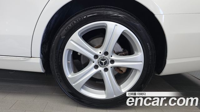 Mercedes-Benz E-Class (W213) E220d Avantgarde 2018 — фото 27