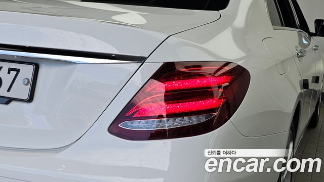 Mercedes-Benz E-Class (W213) E220d Avantgarde 2018 — фото 29