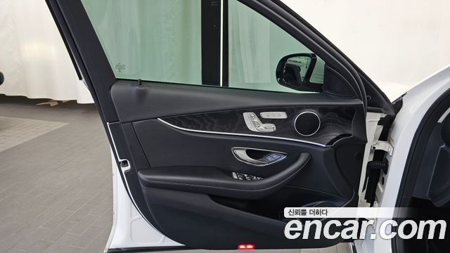 Mercedes-Benz E-Class (W213) E220d Avantgarde 2018 — фото 30