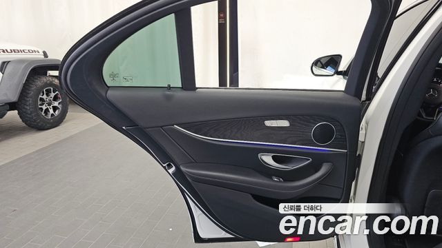 Mercedes-Benz E-Class (W213) E220d Avantgarde 2018 — фото 31