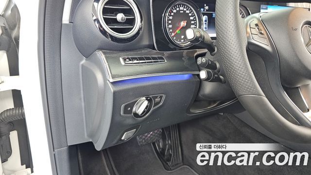 Mercedes-Benz E-Class (W213) E220d Avantgarde 2018 — фото 33