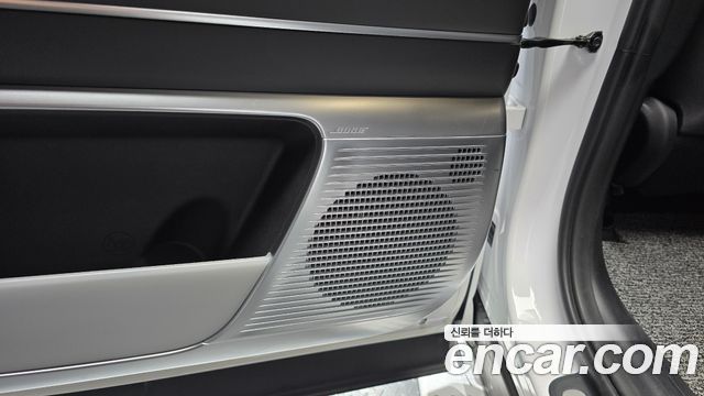 Hyundai Ioniq 9 Performance Type AWD 6-Seater Calligraphy 2025 — фото 33