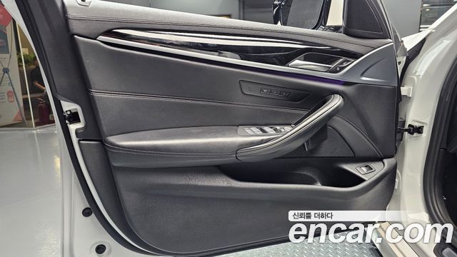 BMW 5 Series (G30) 530i xDrive M Sport Package Plus 2019 — фото 24