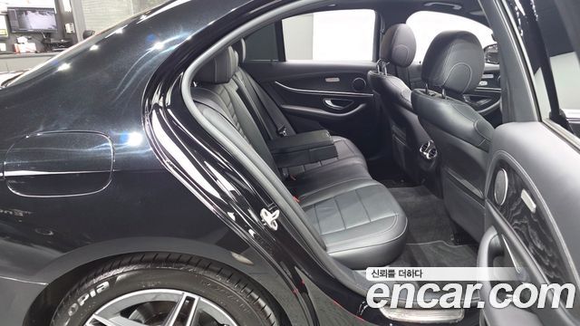 Mercedes-Benz E-Class (W213) E250 AMG Line 2023 — фото 11
