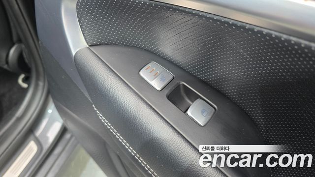 Genesis G70 2.0T Sport Package 2019 — фото 34