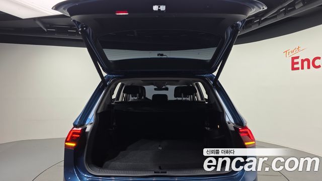 Volkswagen Tiguan Allspace 2.0 TDI Prestige 2020 — фото 24