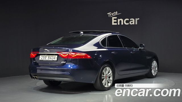 Jaguar XF (X260) 20d Portfolio AWD 2017 — фото 2