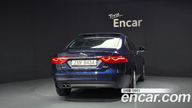 Jaguar XF (X260) 20d Portfolio AWD 2017 — фото 4