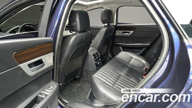 Jaguar XF (X260) 20d Portfolio AWD 2017 — фото 15