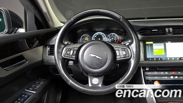 Jaguar XF (X260) 20d Portfolio AWD 2017 — фото 16