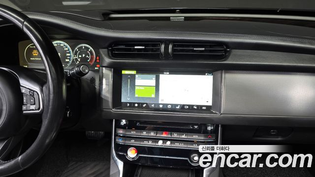Jaguar XF (X260) 20d Portfolio AWD 2017 — фото 18