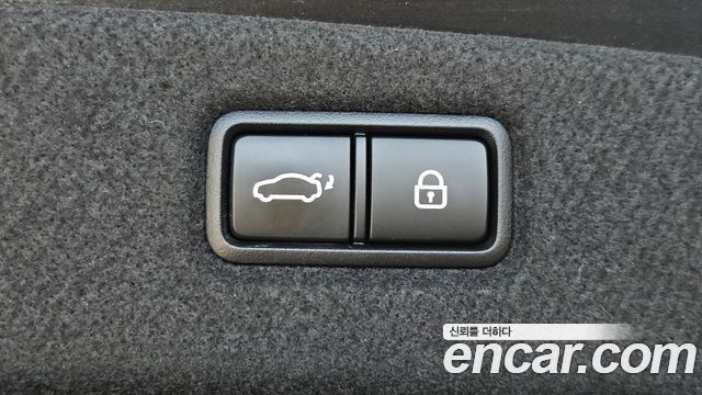 Genesis G90 3.8 AWD Prestige 2019 — фото 32