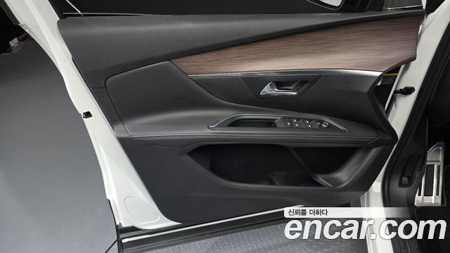 Peugeot 5008 (II) 1.2 Pure Tech GT 2024 — фото 30