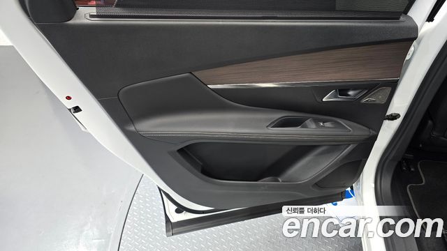 Peugeot 5008 (II) 1.2 Pure Tech GT 2024 — фото 31