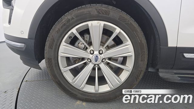 Ford Explorer 2.3 Limited 4WD 5th 2018 — фото 5