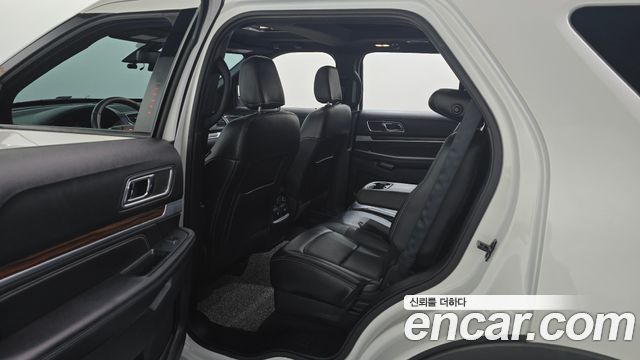 Ford Explorer 2.3 Limited 4WD 5th 2018 — фото 12