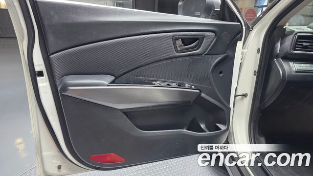 KG Mobility (SsangYong) Very New Tivoli Gasoline 1.5 2WD V3 2021 — фото 24