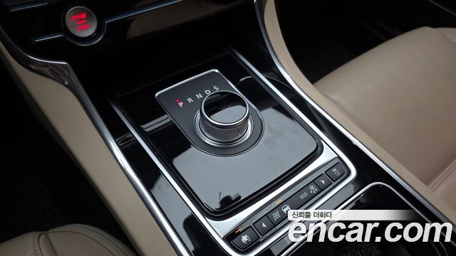Jaguar XE 20d Prestige 2016 — фото 9