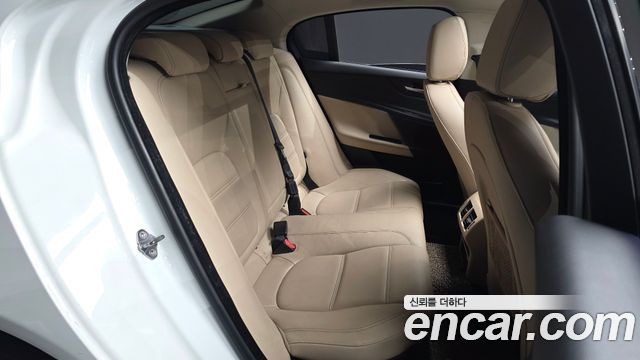 Jaguar XE 20d Prestige 2016 — фото 11
