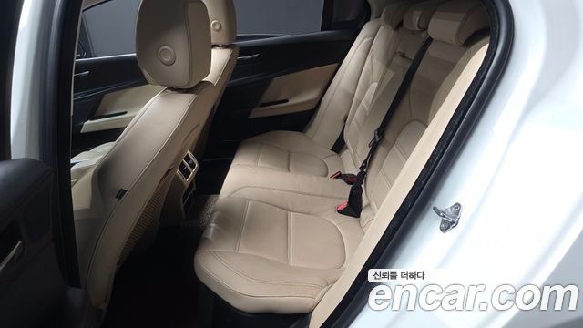Jaguar XE 20d Prestige 2016 — фото 12