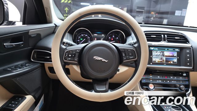 Jaguar XE 20d Prestige 2016 — фото 13