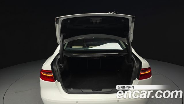 Jaguar XE 20d Prestige 2016 — фото 20