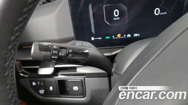 Kia Sportage (V) Gasoline 1.6 Turbo 2WD Signature 2025 — фото 29