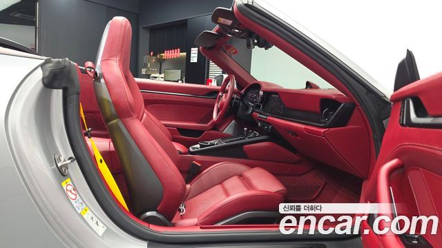Porsche 911 (992) Carrera 4 GTS Cabriolet 2024 — фото 11