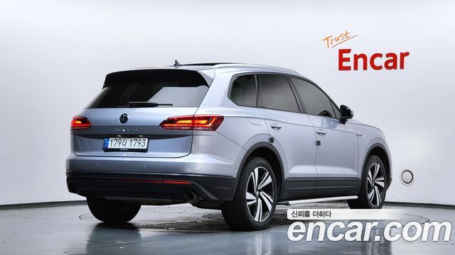 Volkswagen Touareg (III) 3.0 TDI Premium 2021 — фото 2