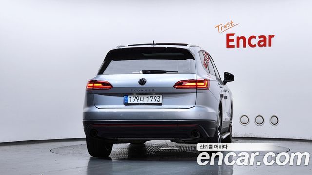 Volkswagen Touareg (III) 3.0 TDI Premium 2021 — фото 4