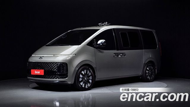 Hyundai Staria L3.5 Lounge 9-Seater Inspiration 2023 — фото 1