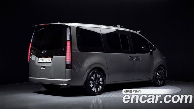 Hyundai Staria L3.5 Lounge 9-Seater Inspiration 2023 — фото 2
