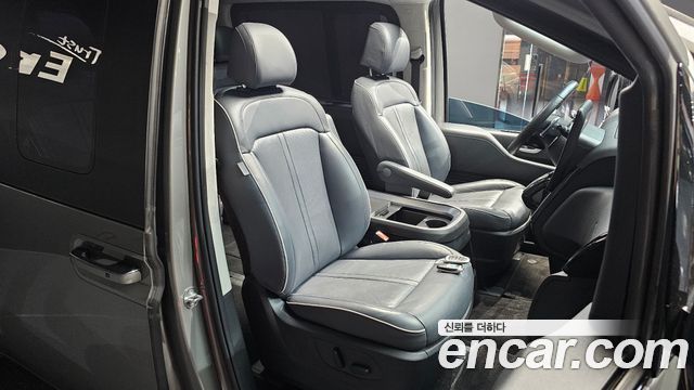 Hyundai Staria L3.5 Lounge 9-Seater Inspiration 2023 — фото 12