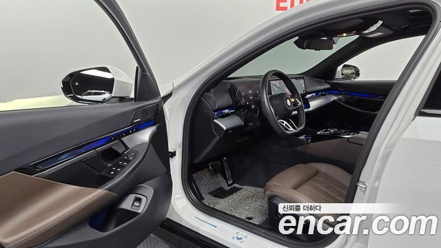 BMW 5 Series (G60) 520i Special Edition 2025 — фото 10