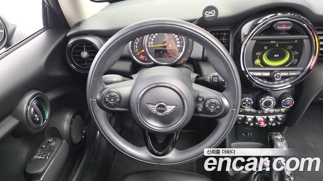MINI Cooper D Mid 3rd 2016 — фото 13