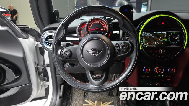 MINI Cooper S Convertible JCW 3rd 2020 — фото 17