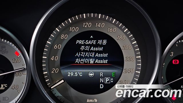 Mercedes-Benz E-Class (W212) E400 4MATIC 2015 — фото 16