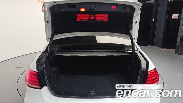 Mercedes-Benz E-Class (W212) E400 4MATIC 2015 — фото 20