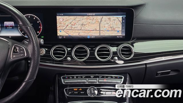 Mercedes-Benz E-Class (W213) E400 4MATIC Exclusive 2017 — фото 21
