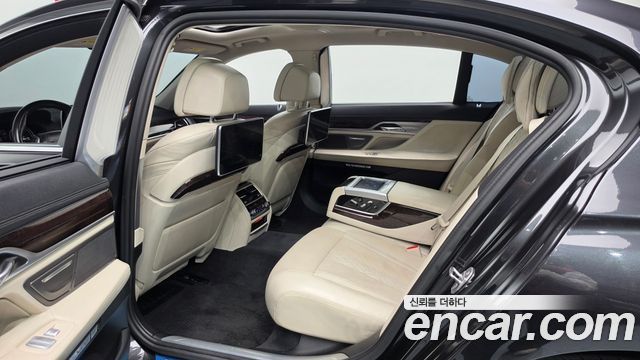 BMW 7 Series (G11) 730Ld xDrive 2016 — фото 11