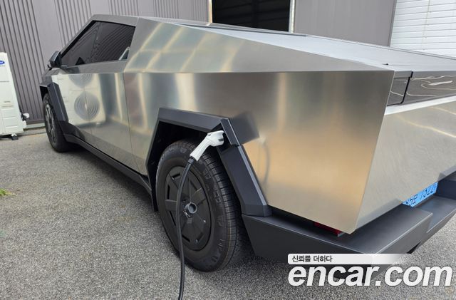 Tesla Cybertruck Cyberbeast 2026 — фото 15