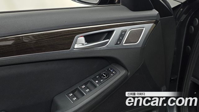 Genesis G80 3.3 GDI AWD Premium Luxury 2019 — фото 36